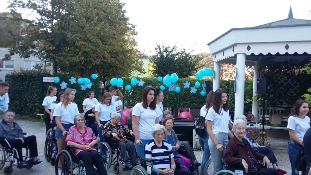 Sprehod za spomin ob dnevu Alzheimerjeve bolezni